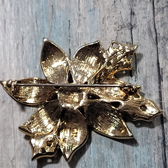 Vintage Liz Claiborne Poinsettia Flower Brooch. - Picture 2 of 5